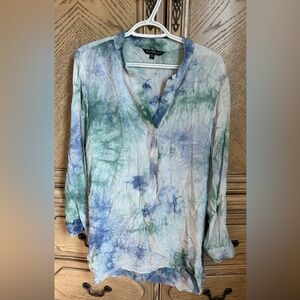 Women’s size large top